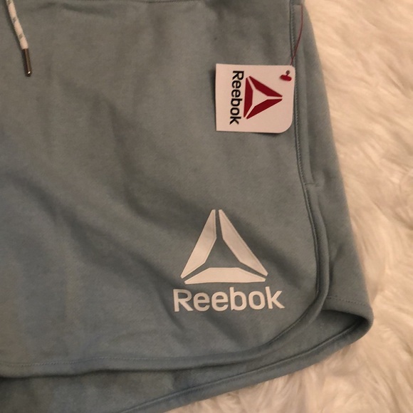 NWT Women Reebok Relaxed Shorts in XL - 2 Pockets - Grey Mist Color - Picture 2 of 9